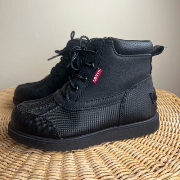 Levi’s Boots in Black Size 1 Boys - Picture 1 of 7